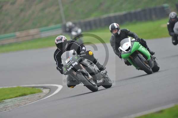 Mallory park Leicestershire;Mallory park photographs;Motorcycle action photographs;event digital images;eventdigitalimages;mallory park;no limits trackday;peter wileman photography;trackday;trackday digital images;trackday photos