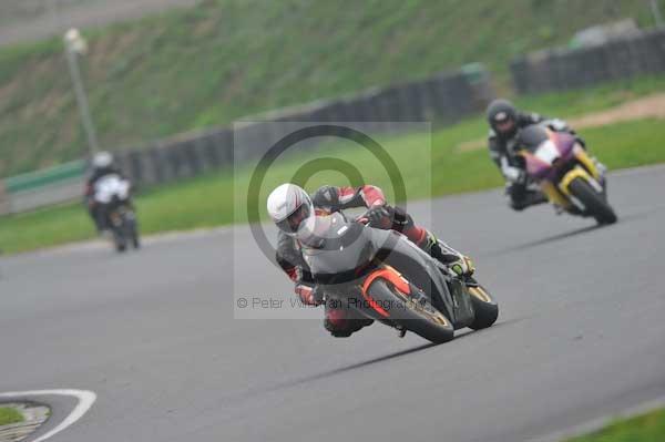 Mallory park Leicestershire;Mallory park photographs;Motorcycle action photographs;event digital images;eventdigitalimages;mallory park;no limits trackday;peter wileman photography;trackday;trackday digital images;trackday photos