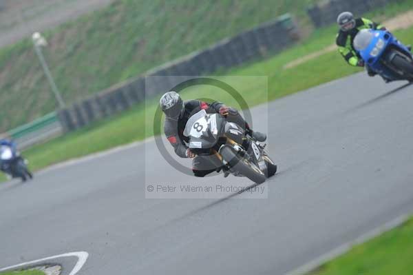 Mallory park Leicestershire;Mallory park photographs;Motorcycle action photographs;event digital images;eventdigitalimages;mallory park;no limits trackday;peter wileman photography;trackday;trackday digital images;trackday photos