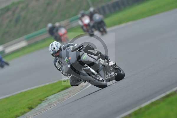 Mallory park Leicestershire;Mallory park photographs;Motorcycle action photographs;event digital images;eventdigitalimages;mallory park;no limits trackday;peter wileman photography;trackday;trackday digital images;trackday photos