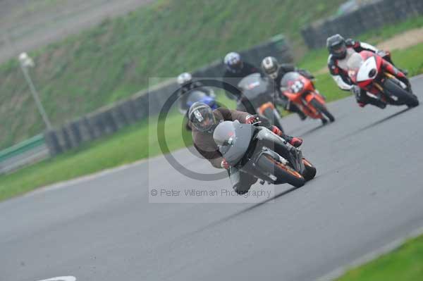 Mallory park Leicestershire;Mallory park photographs;Motorcycle action photographs;event digital images;eventdigitalimages;mallory park;no limits trackday;peter wileman photography;trackday;trackday digital images;trackday photos