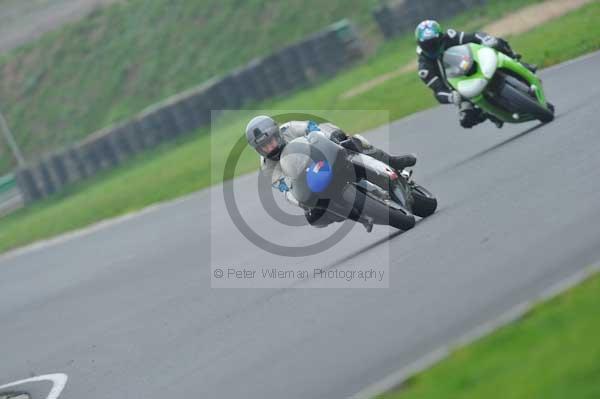 Mallory park Leicestershire;Mallory park photographs;Motorcycle action photographs;event digital images;eventdigitalimages;mallory park;no limits trackday;peter wileman photography;trackday;trackday digital images;trackday photos