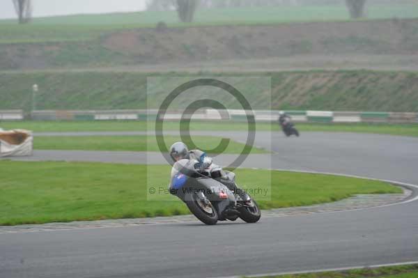 Mallory park Leicestershire;Mallory park photographs;Motorcycle action photographs;event digital images;eventdigitalimages;mallory park;no limits trackday;peter wileman photography;trackday;trackday digital images;trackday photos