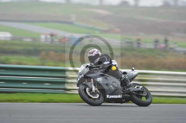 Mallory park Leicestershire;Mallory park photographs;Motorcycle action photographs;event digital images;eventdigitalimages;mallory park;no limits trackday;peter wileman photography;trackday;trackday digital images;trackday photos