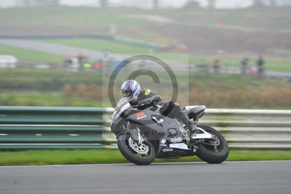 Mallory park Leicestershire;Mallory park photographs;Motorcycle action photographs;event digital images;eventdigitalimages;mallory park;no limits trackday;peter wileman photography;trackday;trackday digital images;trackday photos