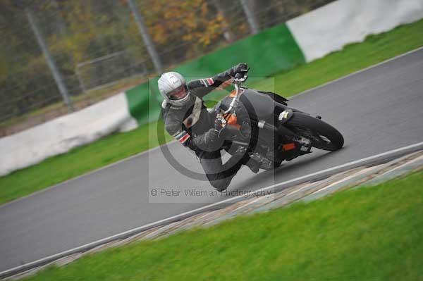 Mallory park Leicestershire;Mallory park photographs;Motorcycle action photographs;event digital images;eventdigitalimages;mallory park;no limits trackday;peter wileman photography;trackday;trackday digital images;trackday photos