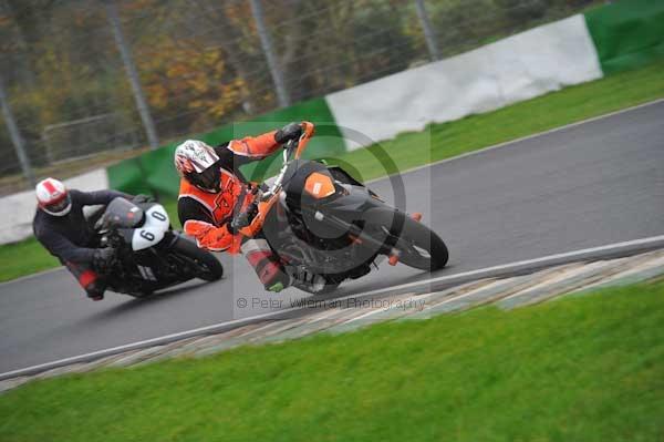 Mallory park Leicestershire;Mallory park photographs;Motorcycle action photographs;event digital images;eventdigitalimages;mallory park;no limits trackday;peter wileman photography;trackday;trackday digital images;trackday photos