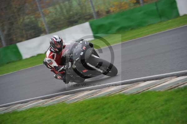 Mallory park Leicestershire;Mallory park photographs;Motorcycle action photographs;event digital images;eventdigitalimages;mallory park;no limits trackday;peter wileman photography;trackday;trackday digital images;trackday photos