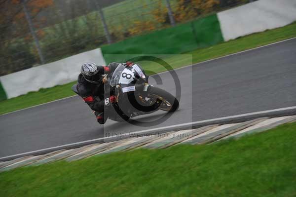 Mallory park Leicestershire;Mallory park photographs;Motorcycle action photographs;event digital images;eventdigitalimages;mallory park;no limits trackday;peter wileman photography;trackday;trackday digital images;trackday photos