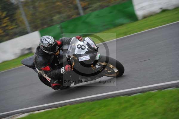 Mallory park Leicestershire;Mallory park photographs;Motorcycle action photographs;event digital images;eventdigitalimages;mallory park;no limits trackday;peter wileman photography;trackday;trackday digital images;trackday photos