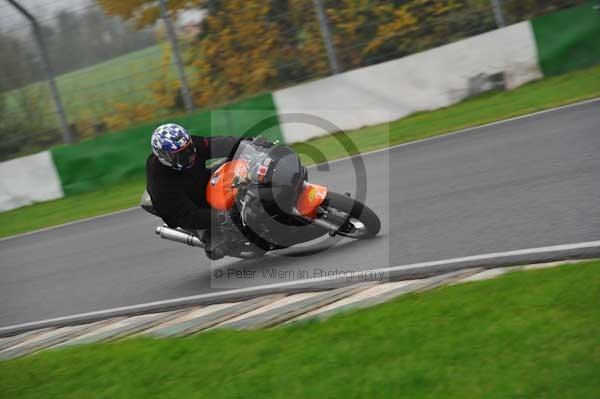 Mallory park Leicestershire;Mallory park photographs;Motorcycle action photographs;event digital images;eventdigitalimages;mallory park;no limits trackday;peter wileman photography;trackday;trackday digital images;trackday photos