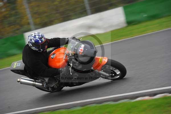 Mallory park Leicestershire;Mallory park photographs;Motorcycle action photographs;event digital images;eventdigitalimages;mallory park;no limits trackday;peter wileman photography;trackday;trackday digital images;trackday photos