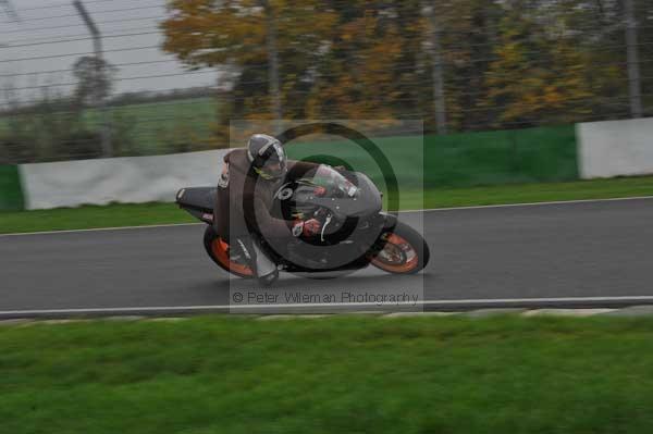 Mallory park Leicestershire;Mallory park photographs;Motorcycle action photographs;event digital images;eventdigitalimages;mallory park;no limits trackday;peter wileman photography;trackday;trackday digital images;trackday photos