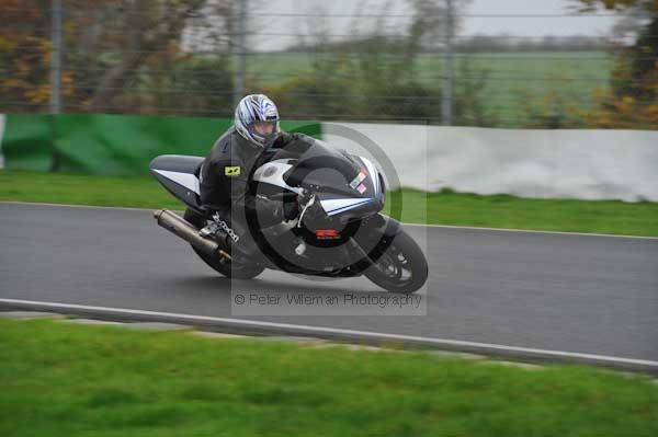 Mallory park Leicestershire;Mallory park photographs;Motorcycle action photographs;event digital images;eventdigitalimages;mallory park;no limits trackday;peter wileman photography;trackday;trackday digital images;trackday photos