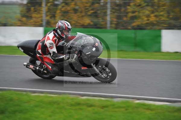 Mallory park Leicestershire;Mallory park photographs;Motorcycle action photographs;event digital images;eventdigitalimages;mallory park;no limits trackday;peter wileman photography;trackday;trackday digital images;trackday photos
