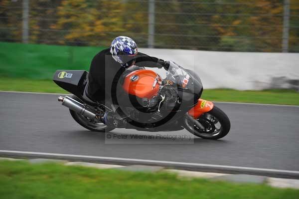 Mallory park Leicestershire;Mallory park photographs;Motorcycle action photographs;event digital images;eventdigitalimages;mallory park;no limits trackday;peter wileman photography;trackday;trackday digital images;trackday photos