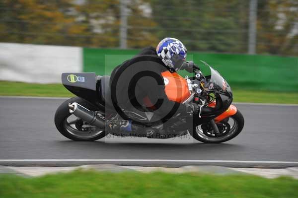 Mallory park Leicestershire;Mallory park photographs;Motorcycle action photographs;event digital images;eventdigitalimages;mallory park;no limits trackday;peter wileman photography;trackday;trackday digital images;trackday photos