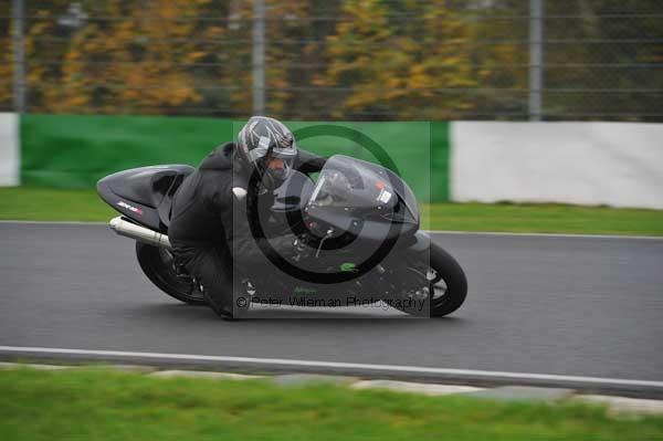 Mallory park Leicestershire;Mallory park photographs;Motorcycle action photographs;event digital images;eventdigitalimages;mallory park;no limits trackday;peter wileman photography;trackday;trackday digital images;trackday photos