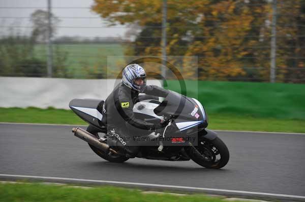 Mallory park Leicestershire;Mallory park photographs;Motorcycle action photographs;event digital images;eventdigitalimages;mallory park;no limits trackday;peter wileman photography;trackday;trackday digital images;trackday photos
