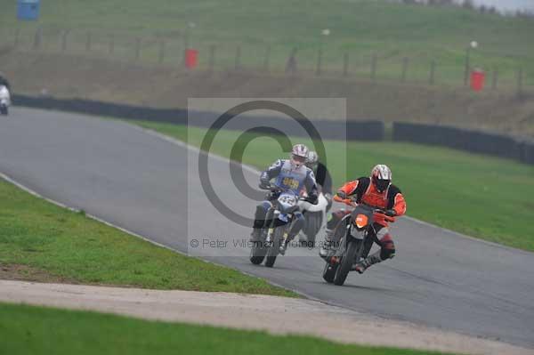 Mallory park Leicestershire;Mallory park photographs;Motorcycle action photographs;event digital images;eventdigitalimages;mallory park;no limits trackday;peter wileman photography;trackday;trackday digital images;trackday photos