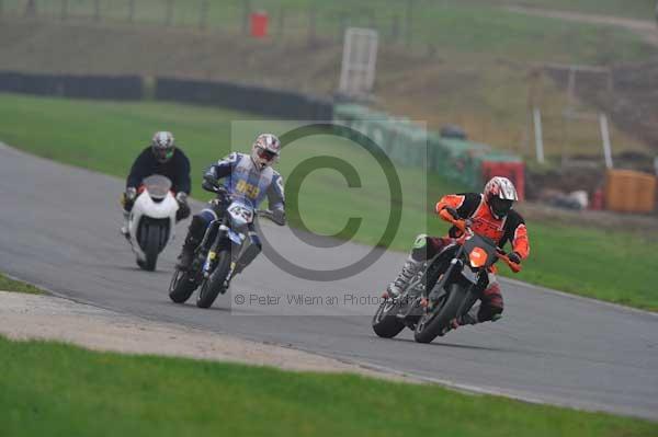 Mallory park Leicestershire;Mallory park photographs;Motorcycle action photographs;event digital images;eventdigitalimages;mallory park;no limits trackday;peter wileman photography;trackday;trackday digital images;trackday photos