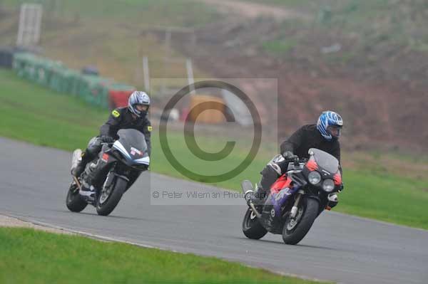 Mallory park Leicestershire;Mallory park photographs;Motorcycle action photographs;event digital images;eventdigitalimages;mallory park;no limits trackday;peter wileman photography;trackday;trackday digital images;trackday photos