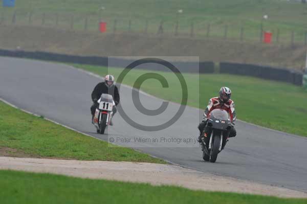 Mallory park Leicestershire;Mallory park photographs;Motorcycle action photographs;event digital images;eventdigitalimages;mallory park;no limits trackday;peter wileman photography;trackday;trackday digital images;trackday photos