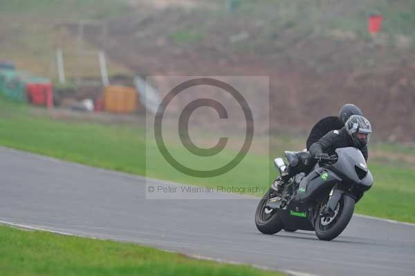 Mallory park Leicestershire;Mallory park photographs;Motorcycle action photographs;event digital images;eventdigitalimages;mallory park;no limits trackday;peter wileman photography;trackday;trackday digital images;trackday photos
