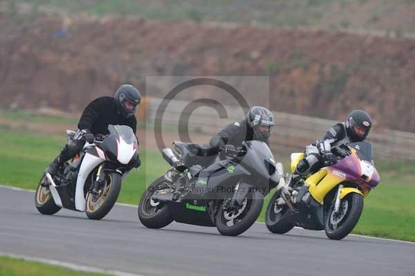 Mallory park Leicestershire;Mallory park photographs;Motorcycle action photographs;event digital images;eventdigitalimages;mallory park;no limits trackday;peter wileman photography;trackday;trackday digital images;trackday photos