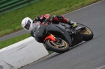 Mallory-park-Leicestershire;Mallory-park-photographs;Motorcycle-action-photographs;event-digital-images;eventdigitalimages;mallory-park;no-limits-trackday;peter-wileman-photography;trackday;trackday-digital-images;trackday-photos