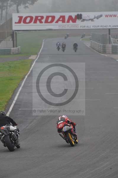 Mallory park Leicestershire;Mallory park photographs;Motorcycle action photographs;event digital images;eventdigitalimages;mallory park;no limits trackday;peter wileman photography;trackday;trackday digital images;trackday photos