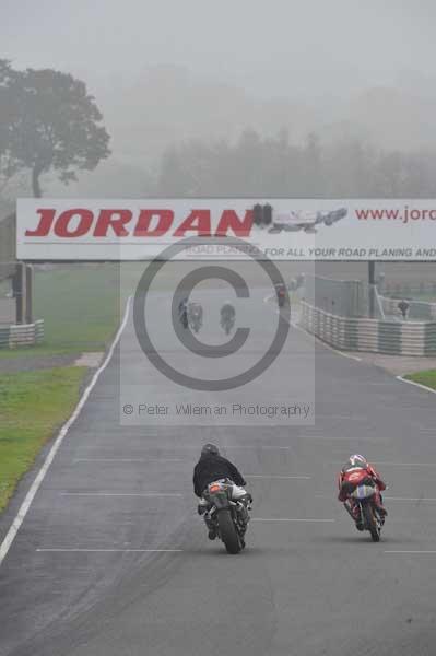 Mallory park Leicestershire;Mallory park photographs;Motorcycle action photographs;event digital images;eventdigitalimages;mallory park;no limits trackday;peter wileman photography;trackday;trackday digital images;trackday photos