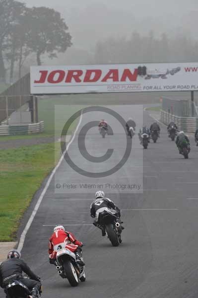 Mallory park Leicestershire;Mallory park photographs;Motorcycle action photographs;event digital images;eventdigitalimages;mallory park;no limits trackday;peter wileman photography;trackday;trackday digital images;trackday photos