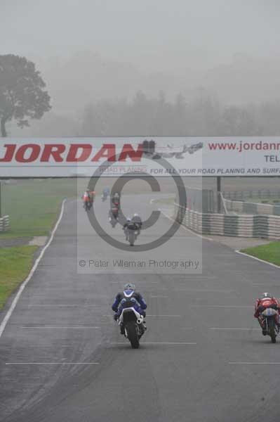 Mallory park Leicestershire;Mallory park photographs;Motorcycle action photographs;event digital images;eventdigitalimages;mallory park;no limits trackday;peter wileman photography;trackday;trackday digital images;trackday photos