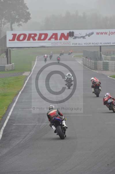 Mallory park Leicestershire;Mallory park photographs;Motorcycle action photographs;event digital images;eventdigitalimages;mallory park;no limits trackday;peter wileman photography;trackday;trackday digital images;trackday photos