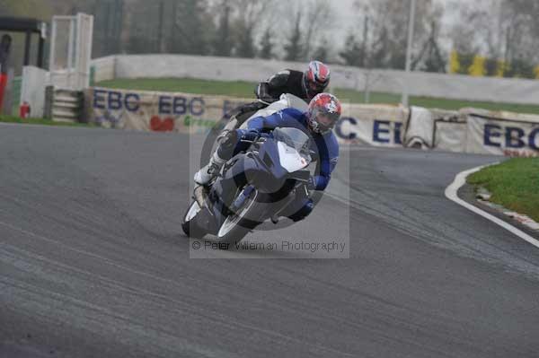 Mallory park Leicestershire;Mallory park photographs;Motorcycle action photographs;event digital images;eventdigitalimages;mallory park;no limits trackday;peter wileman photography;trackday;trackday digital images;trackday photos