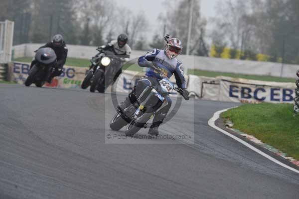 Mallory park Leicestershire;Mallory park photographs;Motorcycle action photographs;event digital images;eventdigitalimages;mallory park;no limits trackday;peter wileman photography;trackday;trackday digital images;trackday photos