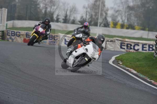 Mallory park Leicestershire;Mallory park photographs;Motorcycle action photographs;event digital images;eventdigitalimages;mallory park;no limits trackday;peter wileman photography;trackday;trackday digital images;trackday photos