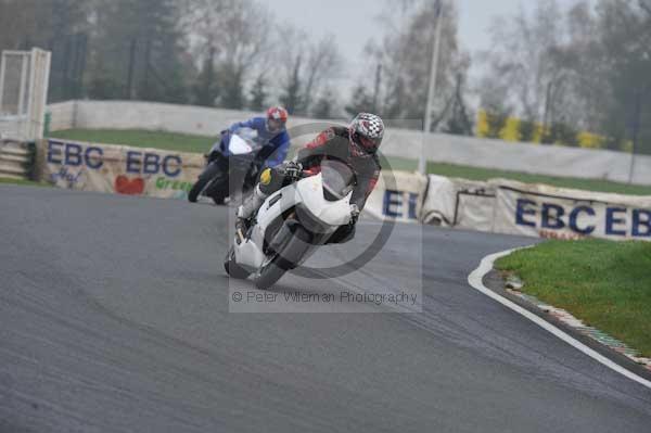 Mallory park Leicestershire;Mallory park photographs;Motorcycle action photographs;event digital images;eventdigitalimages;mallory park;no limits trackday;peter wileman photography;trackday;trackday digital images;trackday photos