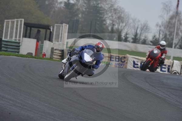 Mallory park Leicestershire;Mallory park photographs;Motorcycle action photographs;event digital images;eventdigitalimages;mallory park;no limits trackday;peter wileman photography;trackday;trackday digital images;trackday photos