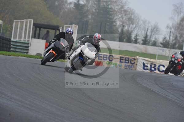 Mallory park Leicestershire;Mallory park photographs;Motorcycle action photographs;event digital images;eventdigitalimages;mallory park;no limits trackday;peter wileman photography;trackday;trackday digital images;trackday photos