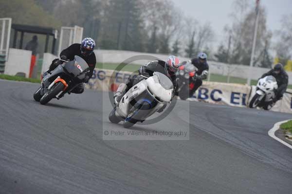 Mallory park Leicestershire;Mallory park photographs;Motorcycle action photographs;event digital images;eventdigitalimages;mallory park;no limits trackday;peter wileman photography;trackday;trackday digital images;trackday photos