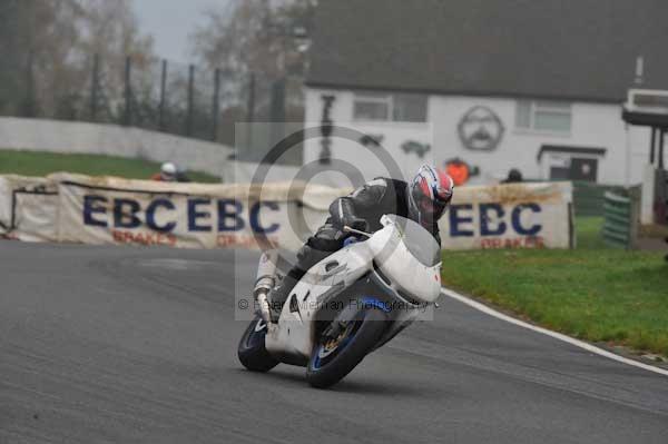 Mallory park Leicestershire;Mallory park photographs;Motorcycle action photographs;event digital images;eventdigitalimages;mallory park;no limits trackday;peter wileman photography;trackday;trackday digital images;trackday photos