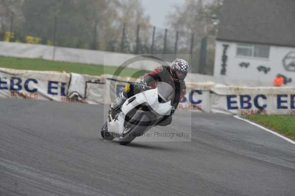 Mallory park Leicestershire;Mallory park photographs;Motorcycle action photographs;event digital images;eventdigitalimages;mallory park;no limits trackday;peter wileman photography;trackday;trackday digital images;trackday photos
