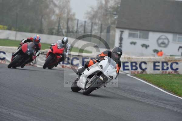 Mallory park Leicestershire;Mallory park photographs;Motorcycle action photographs;event digital images;eventdigitalimages;mallory park;no limits trackday;peter wileman photography;trackday;trackday digital images;trackday photos