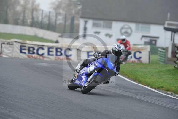 Mallory park Leicestershire;Mallory park photographs;Motorcycle action photographs;event digital images;eventdigitalimages;mallory park;no limits trackday;peter wileman photography;trackday;trackday digital images;trackday photos