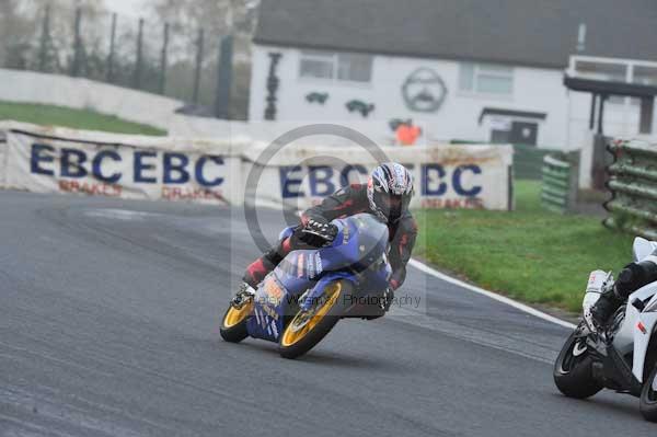 Mallory park Leicestershire;Mallory park photographs;Motorcycle action photographs;event digital images;eventdigitalimages;mallory park;no limits trackday;peter wileman photography;trackday;trackday digital images;trackday photos