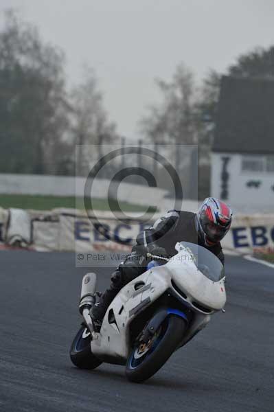 Mallory park Leicestershire;Mallory park photographs;Motorcycle action photographs;event digital images;eventdigitalimages;mallory park;no limits trackday;peter wileman photography;trackday;trackday digital images;trackday photos