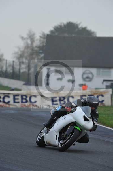 Mallory park Leicestershire;Mallory park photographs;Motorcycle action photographs;event digital images;eventdigitalimages;mallory park;no limits trackday;peter wileman photography;trackday;trackday digital images;trackday photos