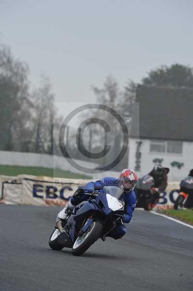 Mallory park Leicestershire;Mallory park photographs;Motorcycle action photographs;event digital images;eventdigitalimages;mallory park;no limits trackday;peter wileman photography;trackday;trackday digital images;trackday photos